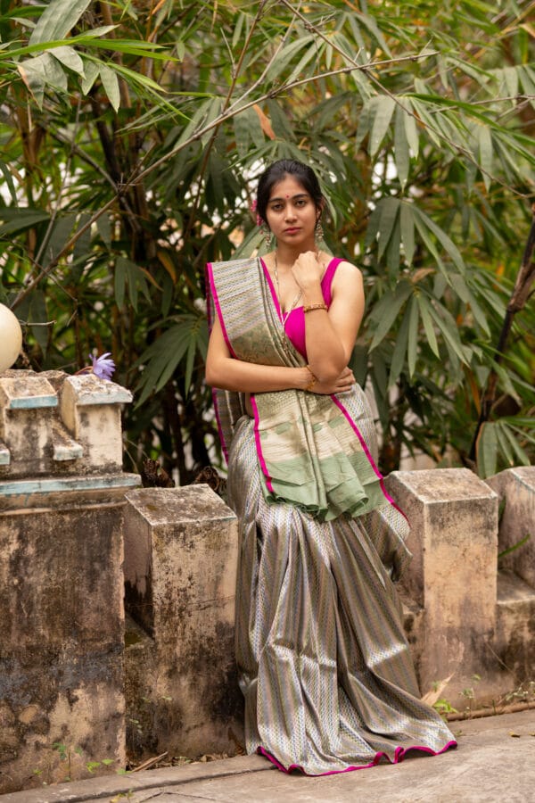A Banarasi silk with a vertical stripe hand woven design with a zari pallu elevates the look