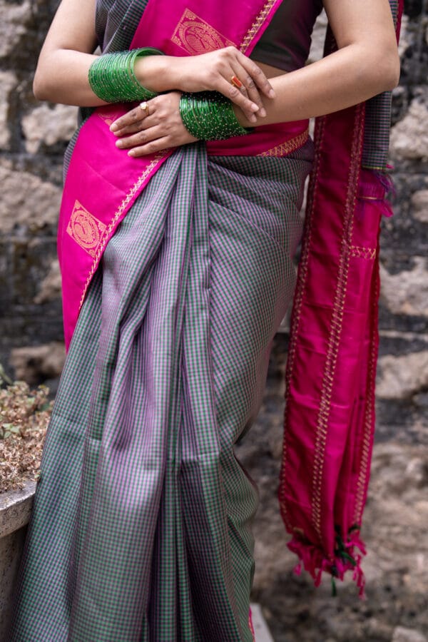 A vintage kanjivaram checks pattu saree with a gap border with a peacock butties - Image 2