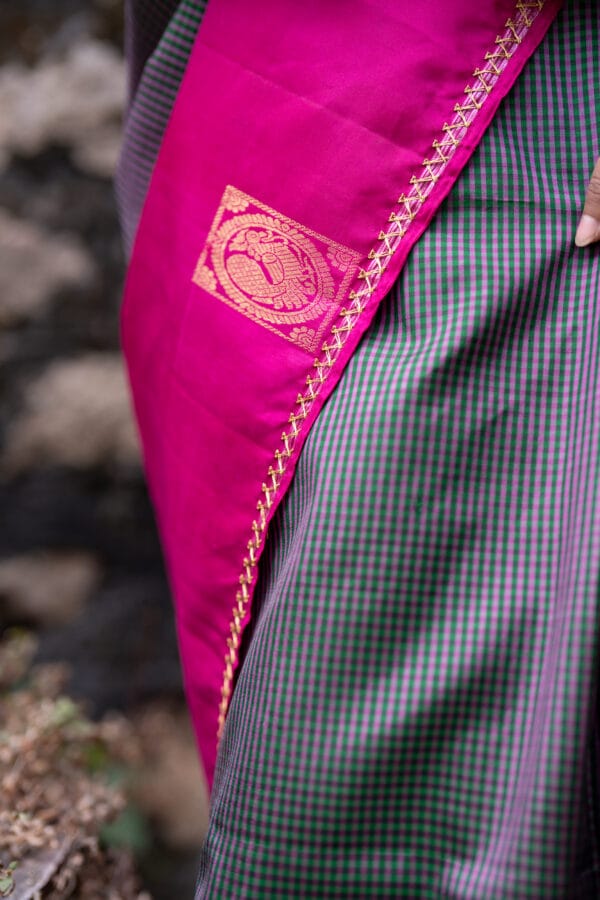 A vintage kanjivaram checks pattu saree with a gap border with a peacock butties - Image 5
