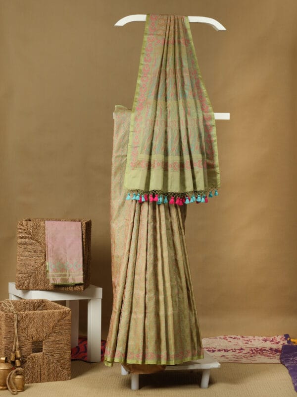 A banarasi silk saree with a dual shade and a tanchoi weave adds a timeless enduring.